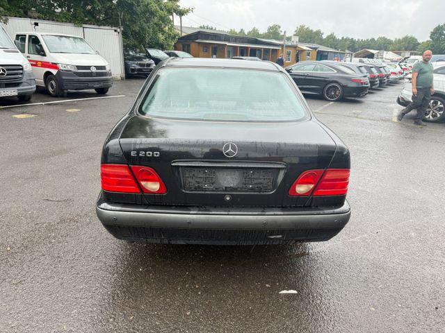 Mercedes-Benz E 200 - Limousine: das Bild 4 Mercedes-Benz E 200 - Limousine: das Bild 4