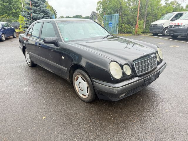 Mercedes-Benz E 200 - Limousine: das Bild 1 Mercedes-Benz E 200 - Limousine: das Bild 1
