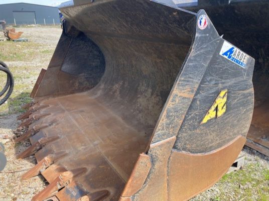 GODET ARDEN SEMI DELTA POUR CHARGEUSE CASE 921 - Schaufel: das Bild 2 GODET ARDEN SEMI DELTA POUR CHARGEUSE CASE 921 - Schaufel: das Bild 2