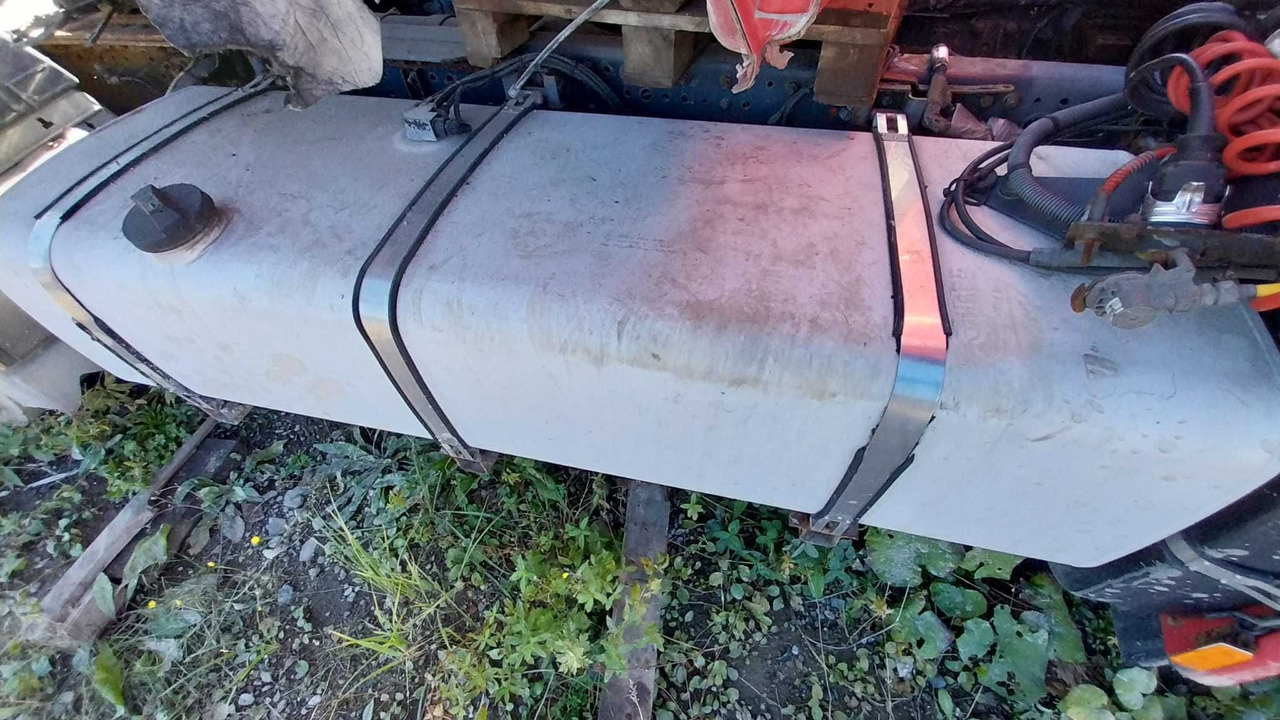 Zbiornik paliwowa bak IVECO STRALIS hiway mega e5 aluminiowy 570/600 - Kraftstofftank für LKW: das Bild 1 Zbiornik paliwowa bak IVECO STRALIS hiway mega e5 aluminiowy 570/600 - Kraftstofftank für LKW: das Bild 1