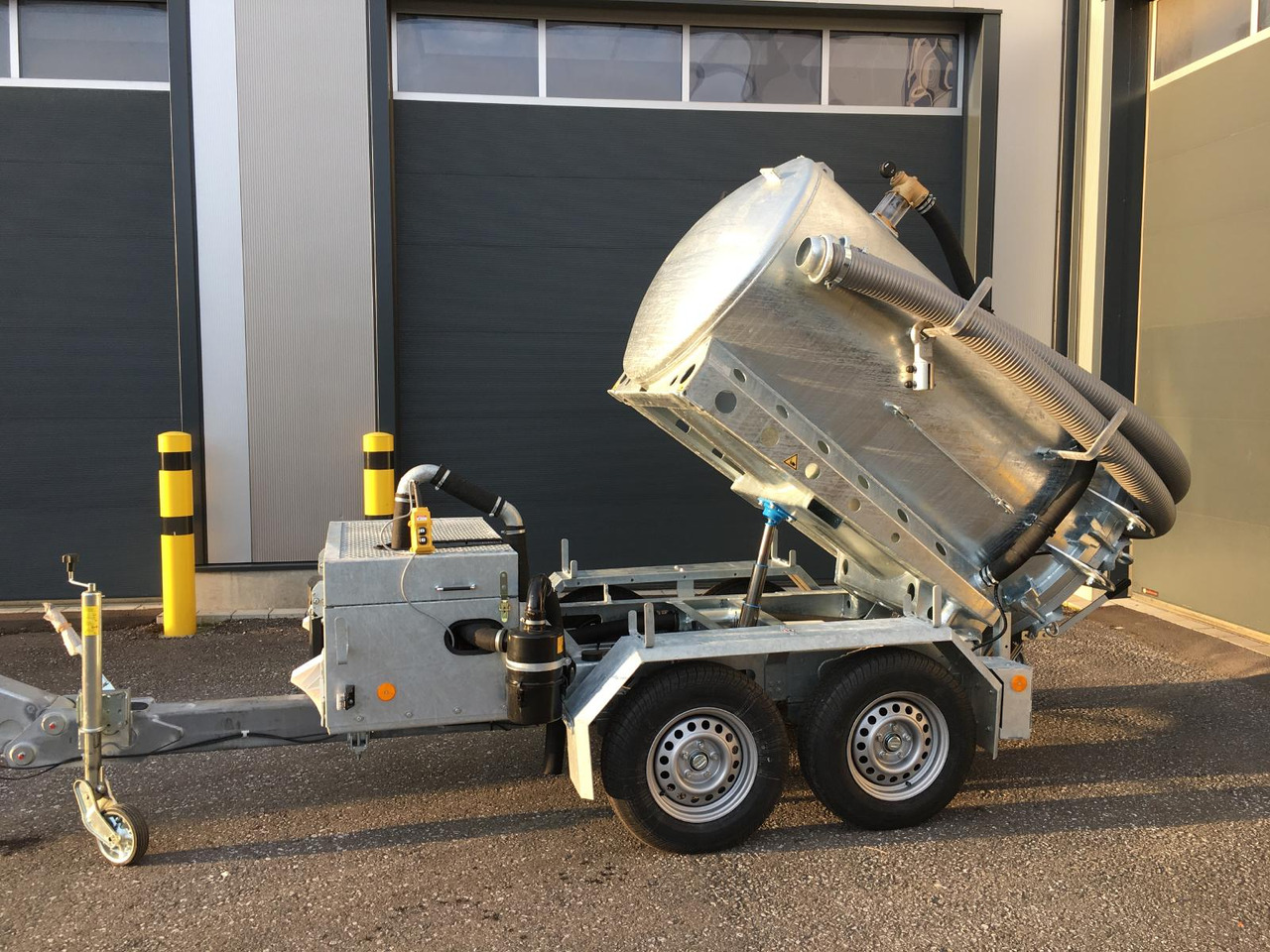 Saug-/ Spülfahrzeug S-Vac 2200 Multi S-Vac 2200l Multi vacuum system / vacuum container: das Bild 8 Saug-/ Spülfahrzeug S-Vac 2200 Multi S-Vac 2200l Multi vacuum system / vacuum container: das Bild 8