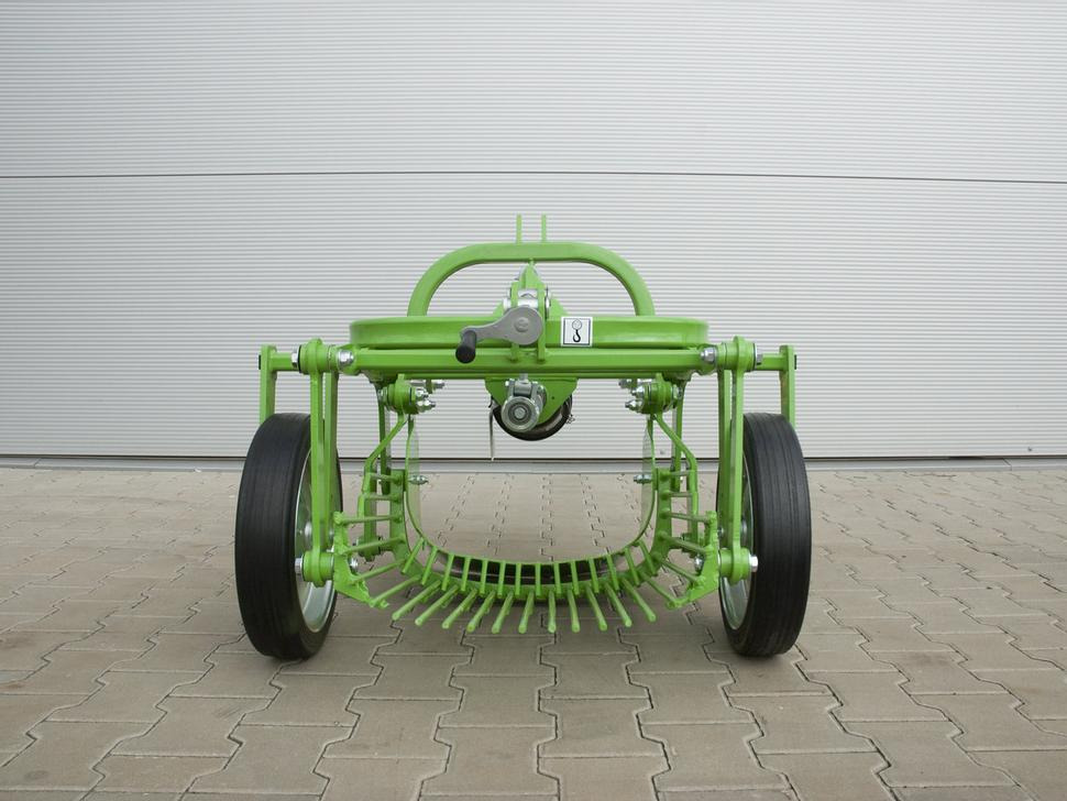 Bomet Schwingsiebroder / Potato digger / Arracheuse de pomme de terre / Scavapatate / Однорядная картофельная копалка / Kopaczka do ziemniaków Ursa Z655/1 - Kartoffelroder: das Bild 4 Bomet Schwingsiebroder / Potato digger / Arracheuse de pomme de terre / Scavapatate / Однорядная картофельная копалка / Kopaczka do ziemniaków Ursa Z655/1 - Kartoffelroder: das Bild 4