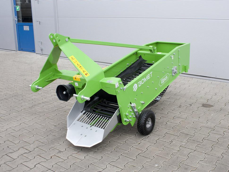 Bomet Siebkettenroder / Potato digger / Arracheuse de pomme de terre / Scavapatate / Однорядная картофельная копалка / Kopaczka do ziemniaków Z656 - Kartoffelroder: das Bild 1 Bomet Siebkettenroder / Potato digger / Arracheuse de pomme de terre / Scavapatate / Однорядная картофельная копалка / Kopaczka do ziemniaków Z656 - Kartoffelroder: das Bild 1