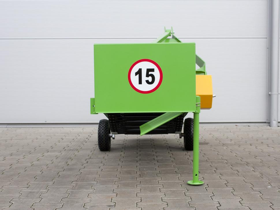 Bomet Siebkettenroder / Potato digger / Arracheuse de pomme de terre / Scavapatate / Однорядная картофельная копалка / Kopaczka do ziemniaków Z656 - Kartoffelroder: das Bild 4 Bomet Siebkettenroder / Potato digger / Arracheuse de pomme de terre / Scavapatate / Однорядная картофельная копалка / Kopaczka do ziemniaków Z656 - Kartoffelroder: das Bild 4