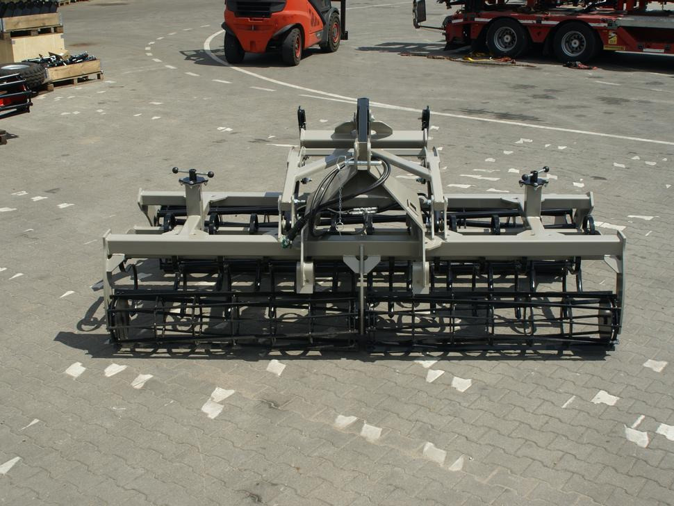 ROLEX Saatbettkombination / Cultivator / Vibroculteur combinable / Unita per coltivazione e semina / Почвообрабатывающий посевной агрегат / Agregat uprawowo-siewny 3 m - Säkombination: das Bild 3 ROLEX Saatbettkombination / Cultivator / Vibroculteur combinable / Unita per coltivazione e semina / Почвообрабатывающий посевной агрегат / Agregat uprawowo-siewny 3 m - Säkombination: das Bild 3