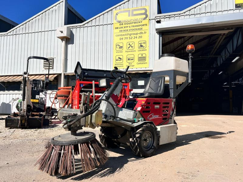 Cochet Balayeuse de désherbage automotrice Gecko (NET DE TVA) - Kehrsaugmaschine: das Bild 1 Cochet Balayeuse de désherbage automotrice Gecko (NET DE TVA) - Kehrsaugmaschine: das Bild 1