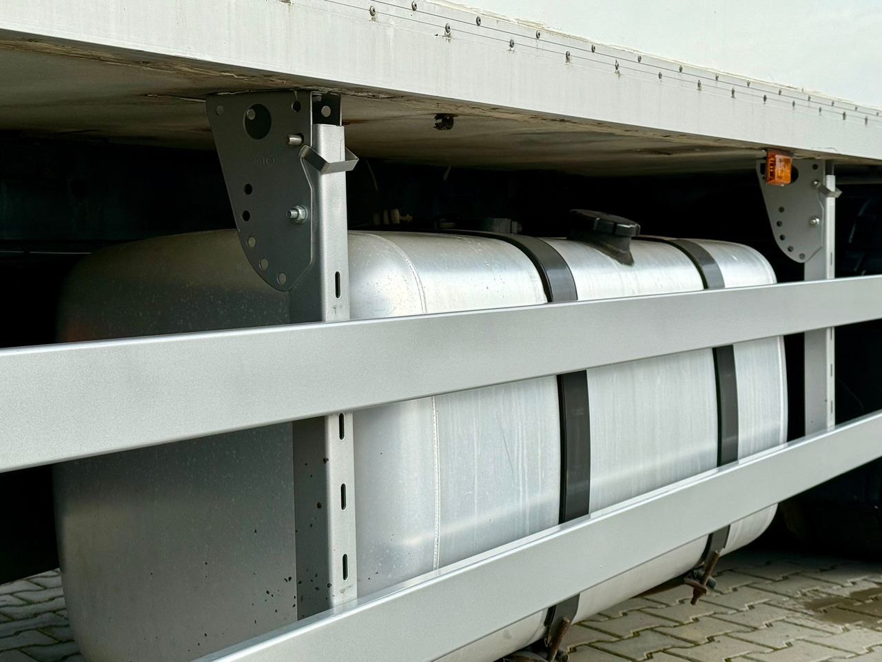 Kühlkoffer LKW MERCEDES-BENZ ACTROS 1836 / CHŁODNIA / WINDA / 18 PALET / SILNIK 10677 cm3 / CARRIER / SYPIALKA / AUTOMAT / 2018 ROK: das Bild 9