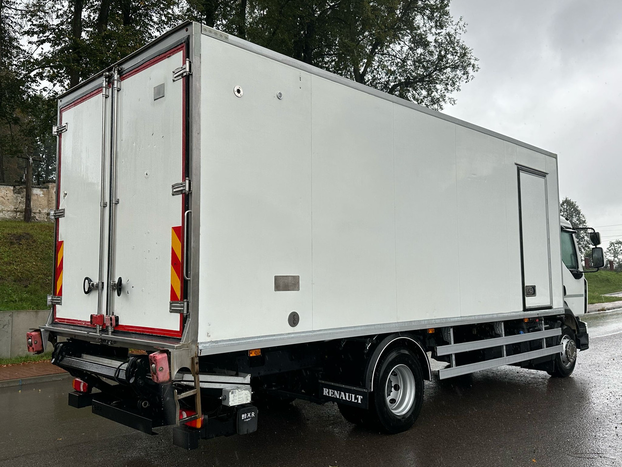 RENAULT D 14 / 240 / CHŁODNIA / WINDA / 16 EUROPALET / 6.7 M DŁUGOŚCI / BI-TEMPERATURA / CARRIER SUPRA 850 - Kühlkoffer LKW: das Bild 3 RENAULT D 14 / 240 / CHŁODNIA / WINDA / 16 EUROPALET / 6.7 M DŁUGOŚCI / BI-TEMPERATURA / CARRIER SUPRA 850 - Kühlkoffer LKW: das Bild 3