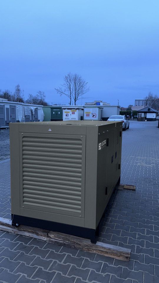 IVECO 30 kVA / 24 kW - Stromgenerator: das Bild 3 IVECO 30 kVA / 24 kW - Stromgenerator: das Bild 3