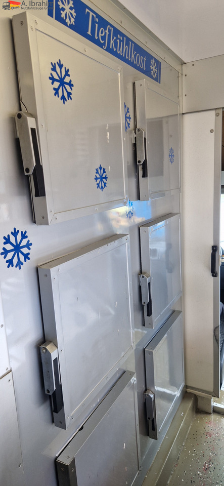 Mercedes-Benz 413 CDI Tiefkühlfächer, autom. Verkaufsklappe Basis ist ok - Kühltransporter: das Bild 5 Mercedes-Benz 413 CDI Tiefkühlfächer, autom. Verkaufsklappe Basis ist ok - Kühltransporter: das Bild 5