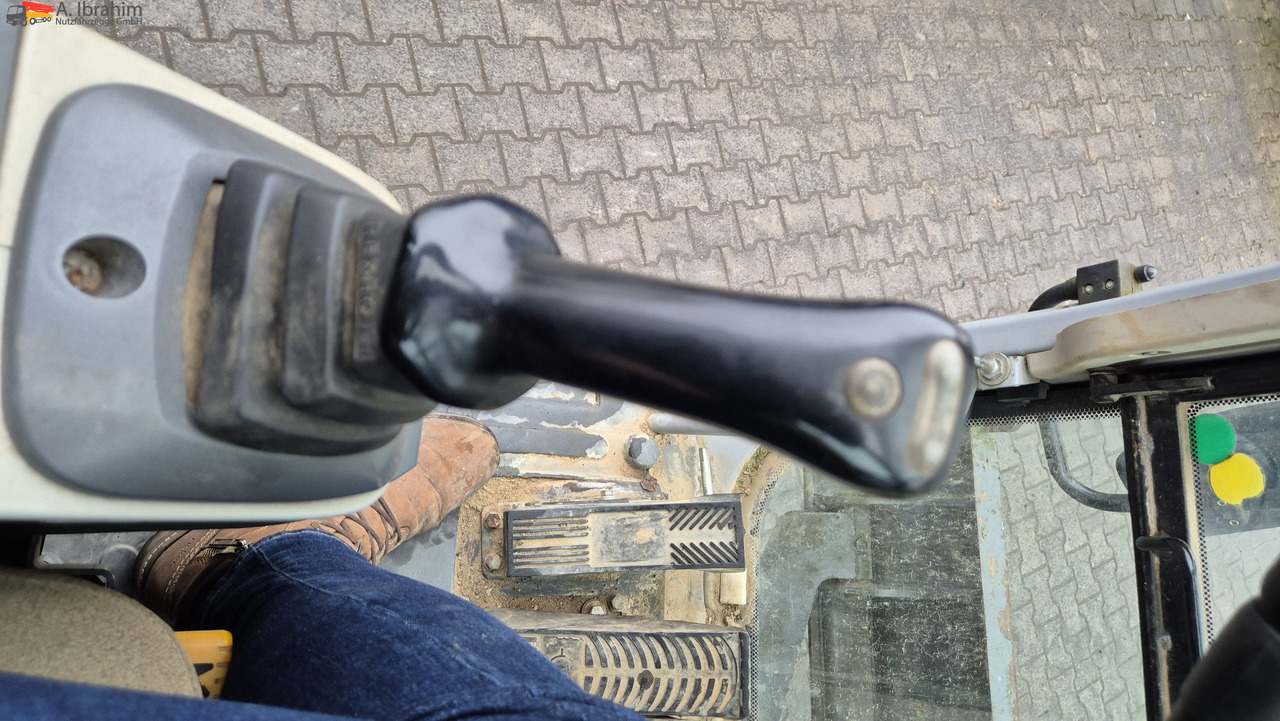 New Holland MH 2.6 Zustand gut, deutsche Maschine incl. Greifer und Dreservo - Mobilbagger: das Bild 4 New Holland MH 2.6 Zustand gut, deutsche Maschine incl. Greifer und Dreservo - Mobilbagger: das Bild 4