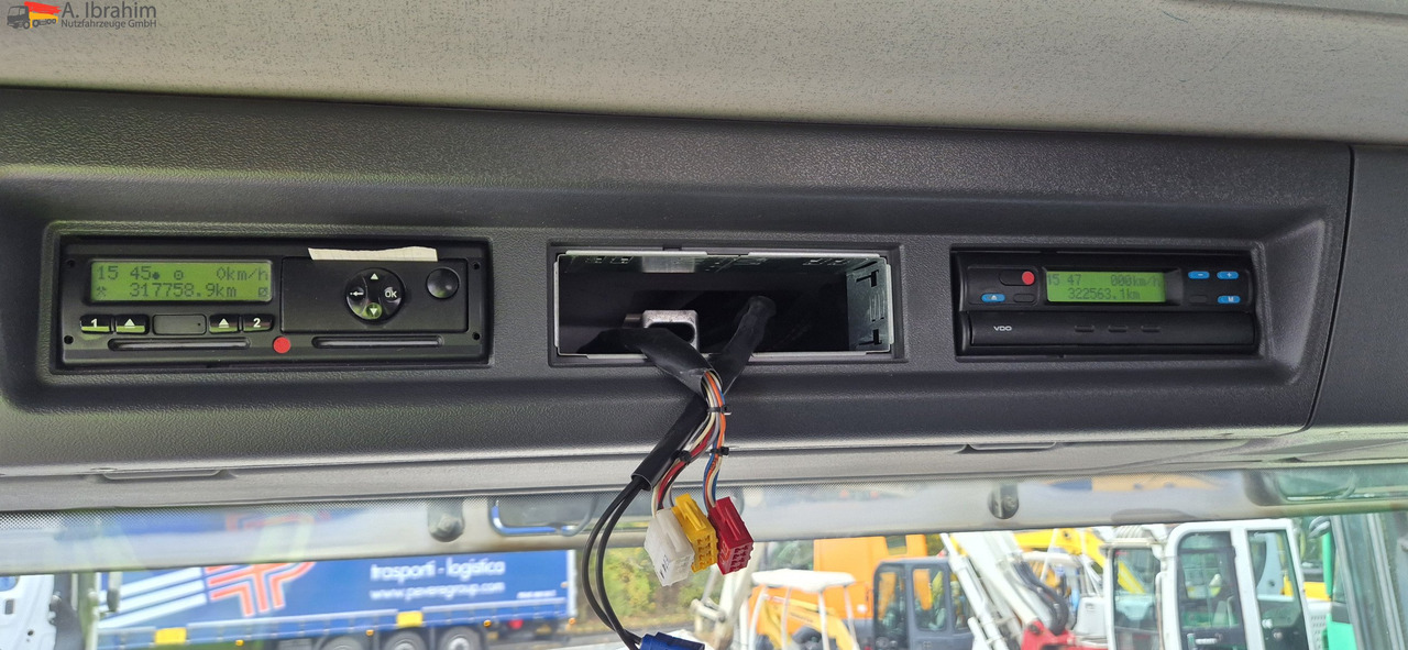 Scania R560 | 6x4 | V8 | Blatt Blatt | Schaltgetriebe 3x identisch vorhanden - Sattelzugmaschine: das Bild 5 Scania R560 | 6x4 | V8 | Blatt Blatt | Schaltgetriebe 3x identisch vorhanden - Sattelzugmaschine: das Bild 5