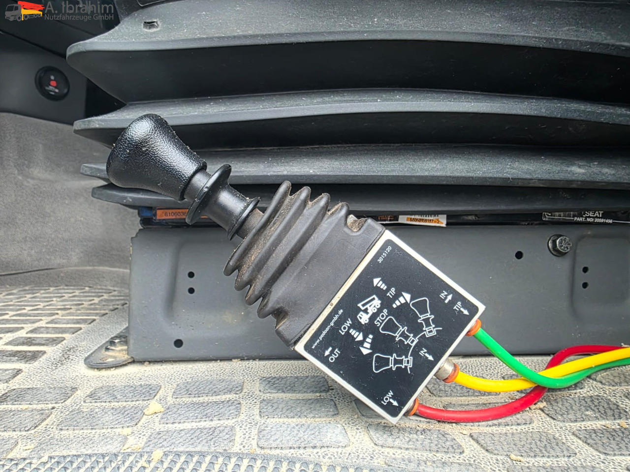 Volvo FH 520 | 6x4 | Schaltgetriebe | Blatt Blatt Klima | Trommelbremse | 3 Pedals - Sattelzugmaschine: das Bild 4 Volvo FH 520 | 6x4 | Schaltgetriebe | Blatt Blatt Klima | Trommelbremse | 3 Pedals - Sattelzugmaschine: das Bild 4