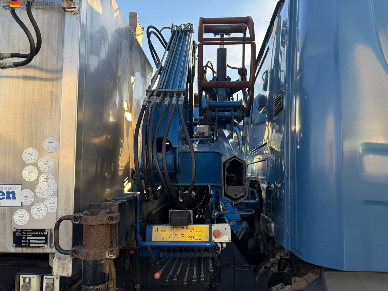 Scania B4X2 Edelstahlkipper für Tierkörperbeseitigung Kran MKG - Müllwagen: das Bild 5 Scania B4X2 Edelstahlkipper für Tierkörperbeseitigung Kran MKG - Müllwagen: das Bild 5