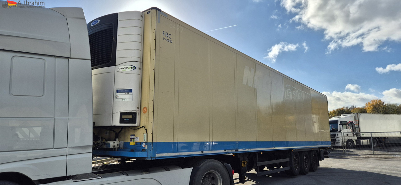 Schmitz SKO24 Carrier Vector 1550 reparierter Schaden Stütze links - Kühlkoffer Auflieger: das Bild 1 Schmitz SKO24 Carrier Vector 1550 reparierter Schaden Stütze links - Kühlkoffer Auflieger: das Bild 1