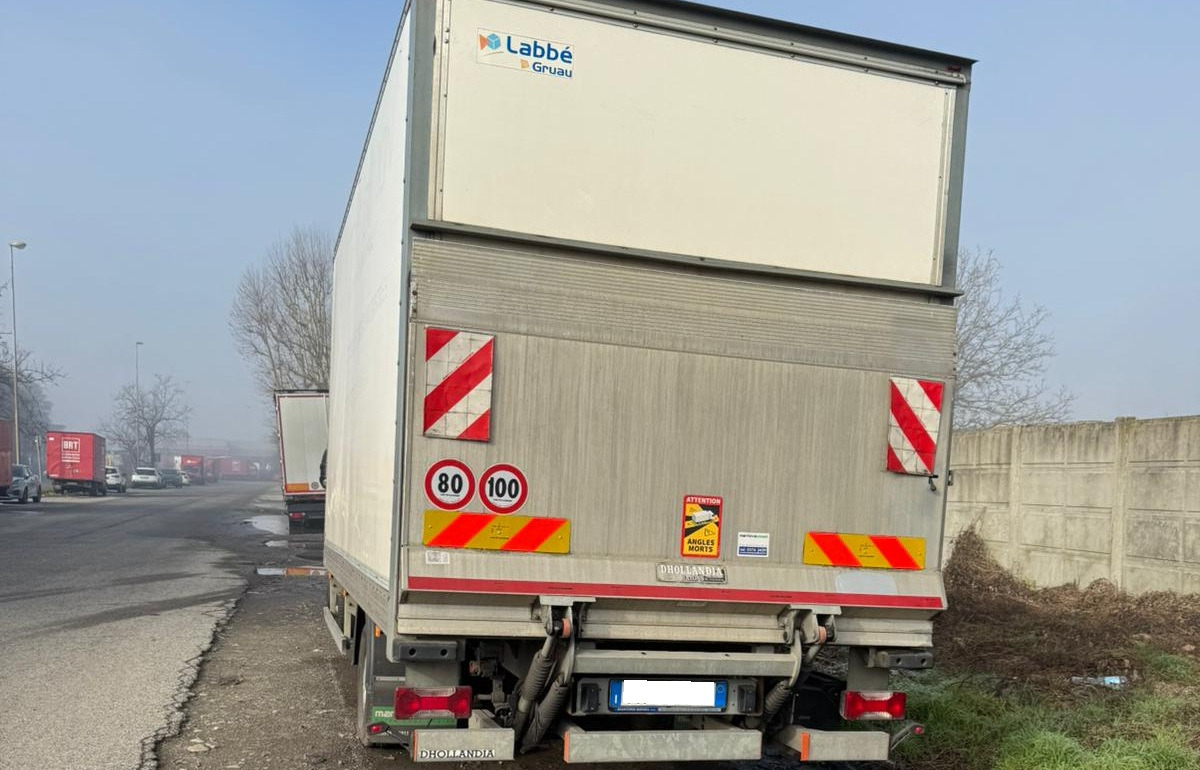 IVECO DAILY 70C18 FURGONATO BOX CON SPONDA - Koffer LKW: das Bild 2 IVECO DAILY 70C18 FURGONATO BOX CON SPONDA - Koffer LKW: das Bild 2