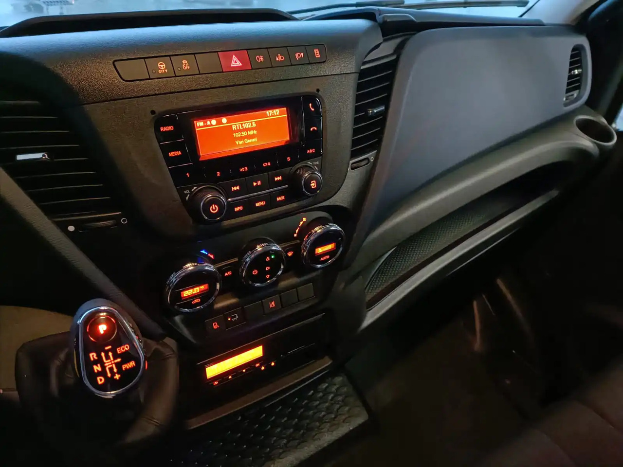 IVECO DAILY 72C18 72.180 HI P - Koffer LKW: das Bild 5 IVECO DAILY 72C18 72.180 HI P - Koffer LKW: das Bild 5