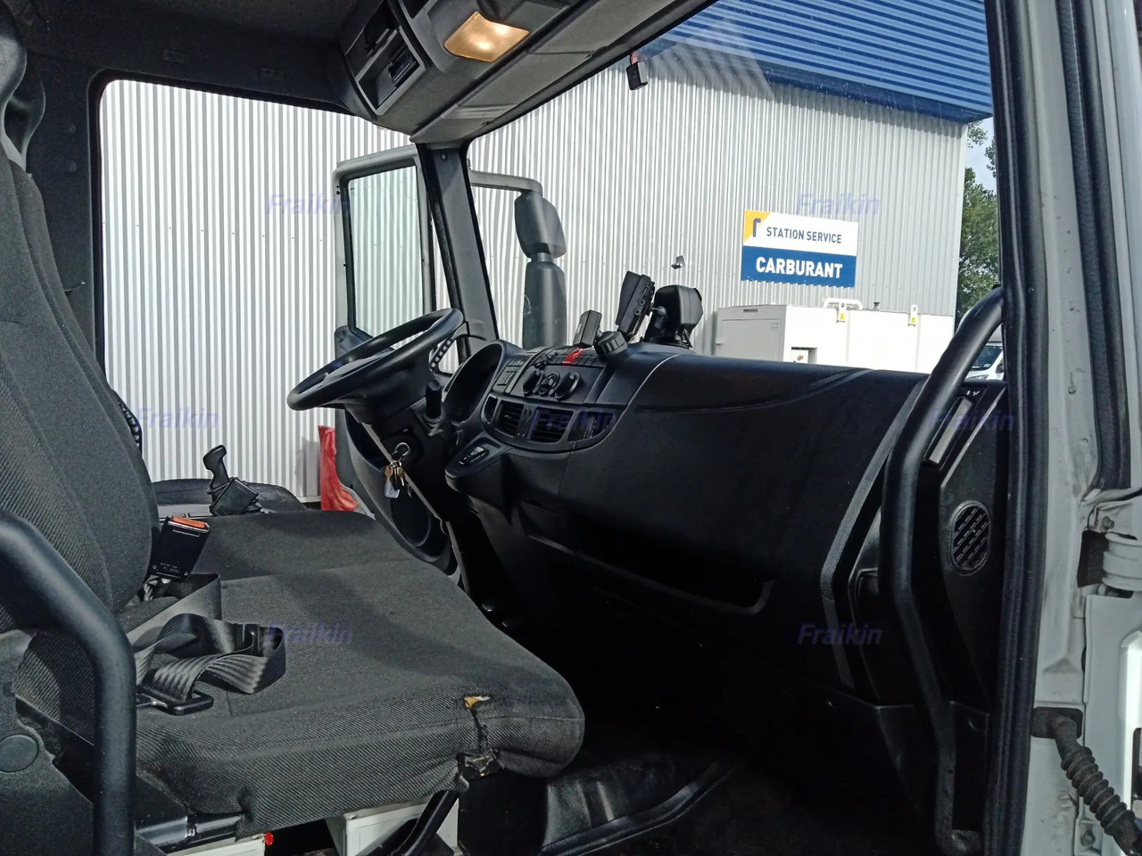 IVECO EUROCARGO 100E19P - Koffer LKW: das Bild 5 IVECO EUROCARGO 100E19P - Koffer LKW: das Bild 5