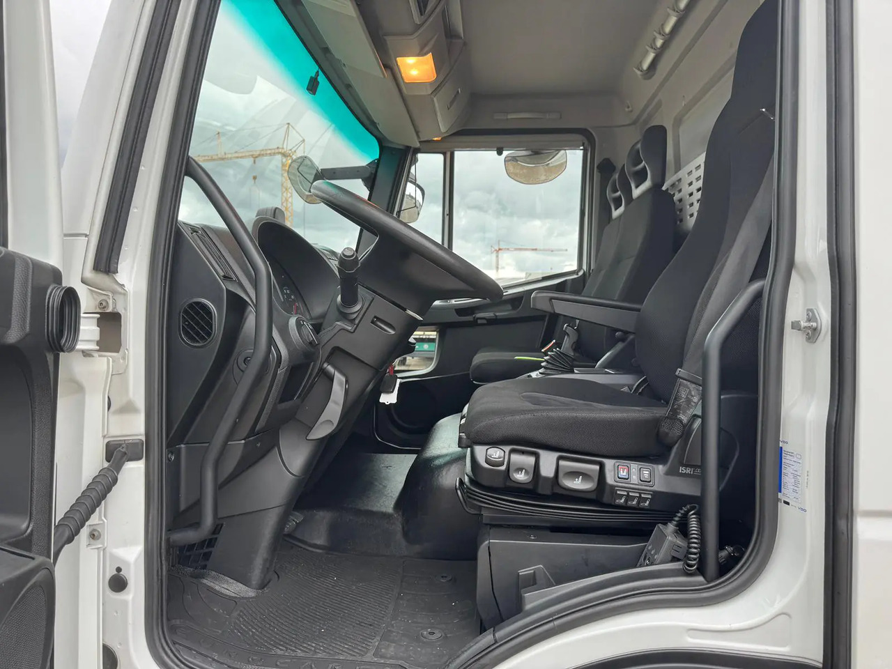 IVECO EUROCARGO 75E19P - Fahrgestell LKW: das Bild 2 IVECO EUROCARGO 75E19P - Fahrgestell LKW: das Bild 2