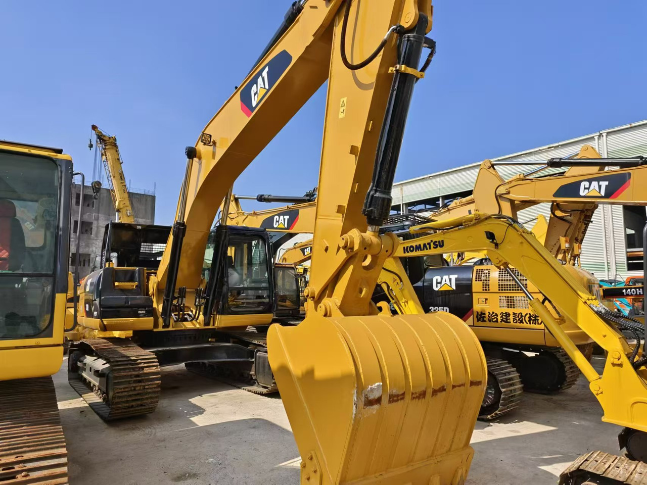 CAT 330D2 - Kettenbagger: das Bild 3 CAT 330D2 - Kettenbagger: das Bild 3