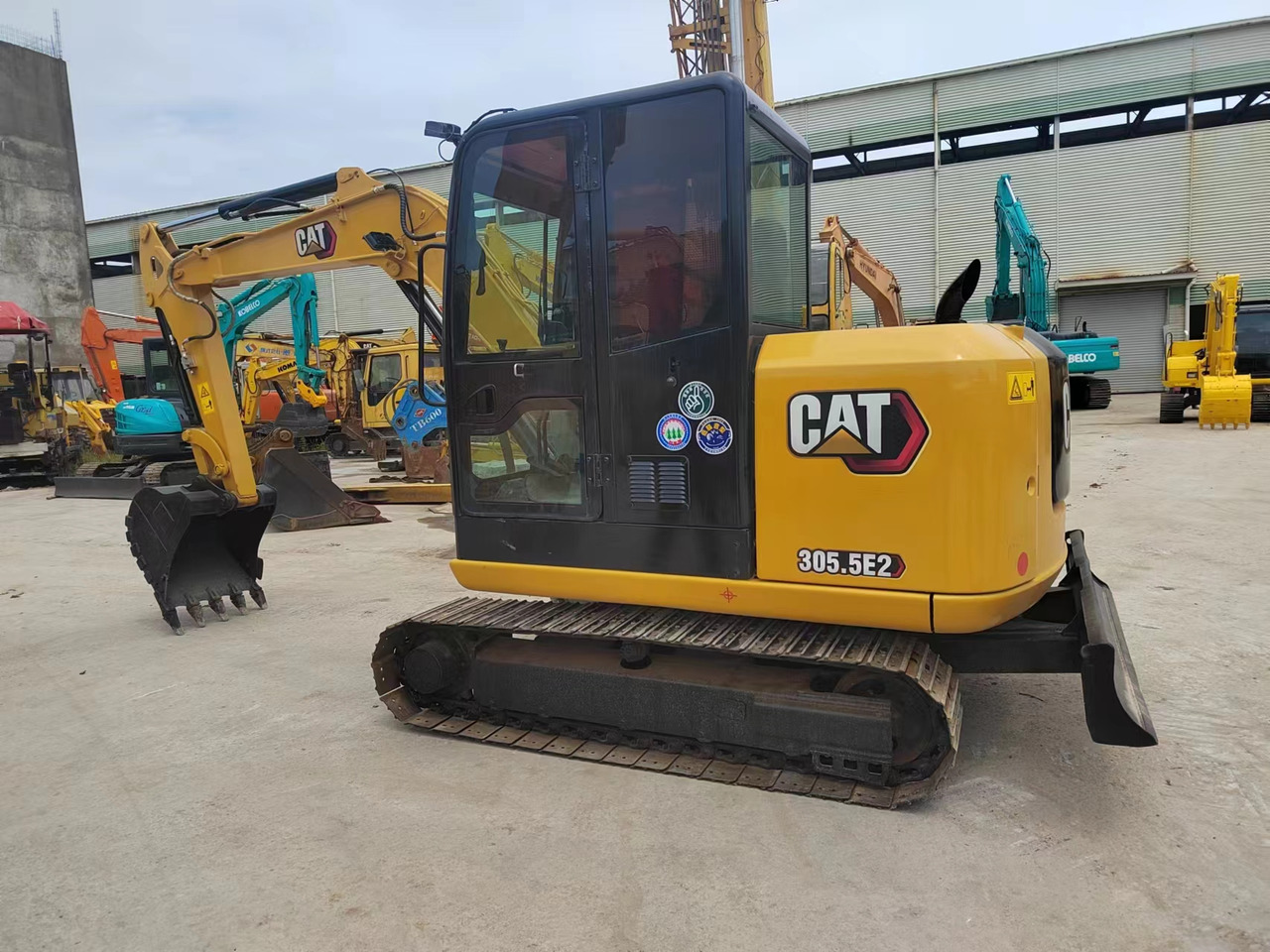 CATERPILLAR 305.5E2 - Minibagger: das Bild 3 CATERPILLAR 305.5E2 - Minibagger: das Bild 3