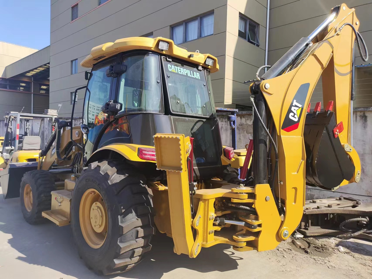 CATERPILLAR 420F - Baggerlader: das Bild 1 CATERPILLAR 420F - Baggerlader: das Bild 1