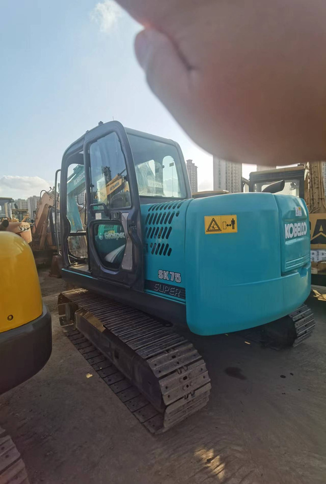 KOBELCO SK75 - Minibagger: das Bild 4 KOBELCO SK75 - Minibagger: das Bild 4