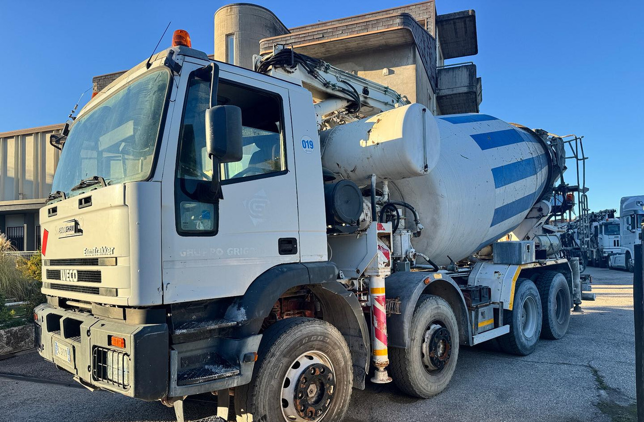 Betonpompa CIFA Iveco Trakker 410E44 - Fahrmischerbetonpumpe: das Bild 5 Betonpompa CIFA Iveco Trakker 410E44 - Fahrmischerbetonpumpe: das Bild 5