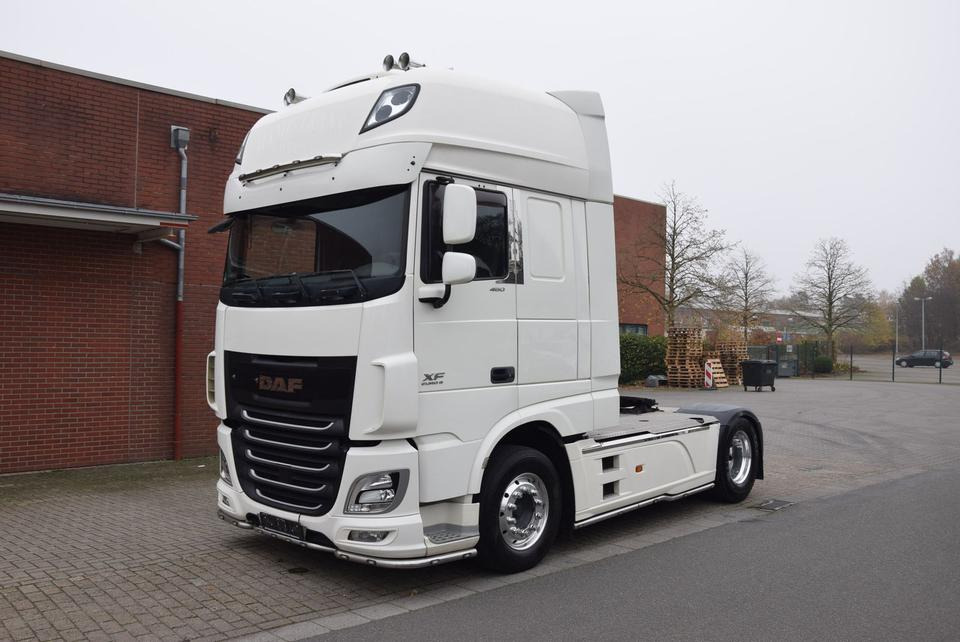 DAF XF460 SuperSpaceCab Retarder Standklima Spoiler - Sattelzugmaschine: das Bild 1 DAF XF460 SuperSpaceCab Retarder Standklima Spoiler - Sattelzugmaschine: das Bild 1