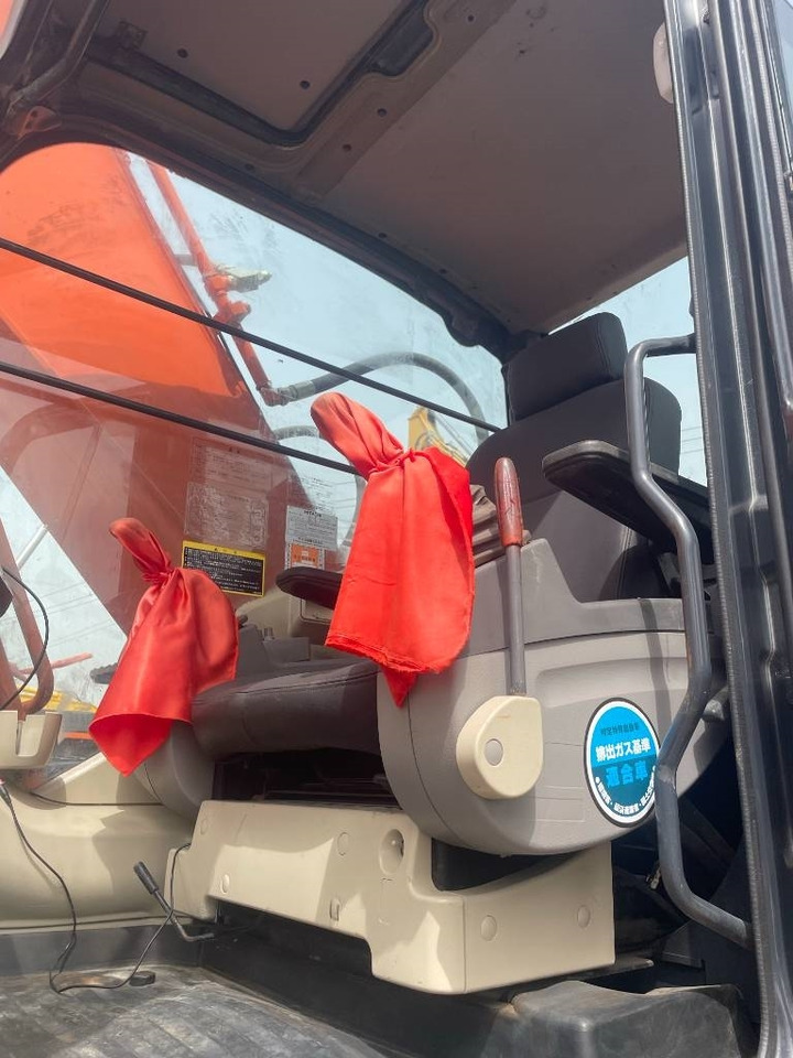 Hitachi ZX 240 - Kettenbagger: das Bild 4 Hitachi ZX 240 - Kettenbagger: das Bild 4