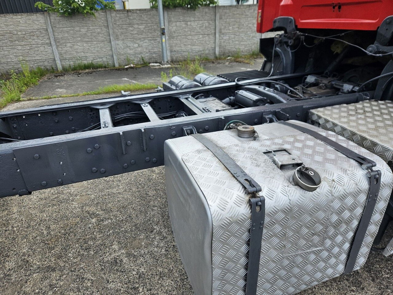 Scania 144 530 6X4 Manual Pump AND Injectros - Full Sprin G - Fahrgestell LKW: das Bild 3 Scania 144 530 6X4 Manual Pump AND Injectros - Full Sprin G - Fahrgestell LKW: das Bild 3