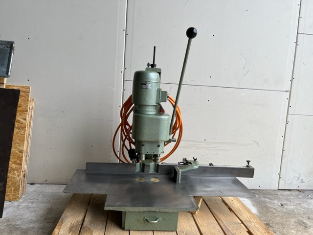 Hang Papierbohrermaschine 136 D - Druckmaschine: das Bild 1 Hang Papierbohrermaschine 136 D - Druckmaschine: das Bild 1