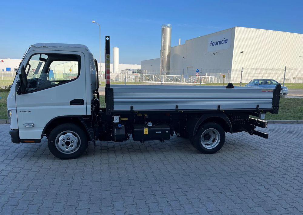 Kipper FUSO 3S13: das Bild 1