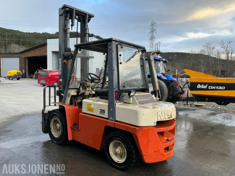 1998 Nissan 35 - Modell WF03A33U - Diesel - Motvektstruck - Arbeitsbühne: das Bild 3 1998 Nissan 35 - Modell WF03A33U - Diesel - Motvektstruck - Arbeitsbühne: das Bild 3