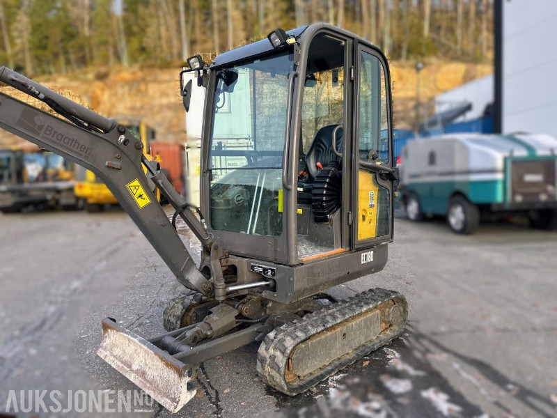 2017 VOLVO EC18D MINIGRAVER 1790 KG SMP GRAVESKUFFE 2358 TIMER - Minibagger: das Bild 5 2017 VOLVO EC18D MINIGRAVER 1790 KG SMP GRAVESKUFFE 2358 TIMER - Minibagger: das Bild 5