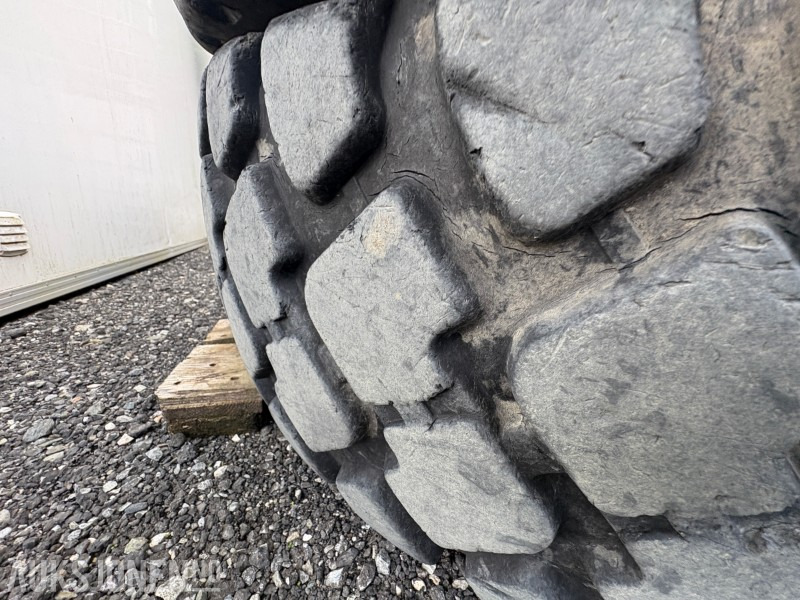 1995 Volvo Komplette hjulsett 17.5R25 for hjullaster - Anbauteil für Baumaschine: das Bild 3 1995 Volvo Komplette hjulsett 17.5R25 for hjullaster - Anbauteil für Baumaschine: das Bild 3