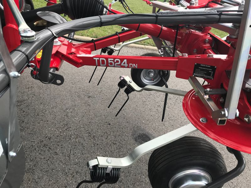 Massey Ferguson MF TD 524 DN / FELLA SANOS 5204 DN - Heuwender/ Wenderechen: das Bild 2 Massey Ferguson MF TD 524 DN / FELLA SANOS 5204 DN - Heuwender/ Wenderechen: das Bild 2