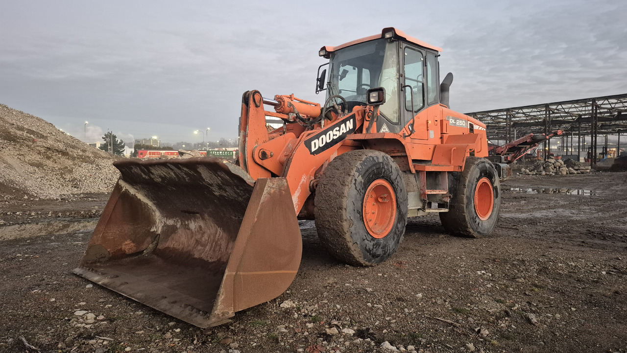 DOOSAN DL250-3 - Radlader: das Bild 2 DOOSAN DL250-3 - Radlader: das Bild 2