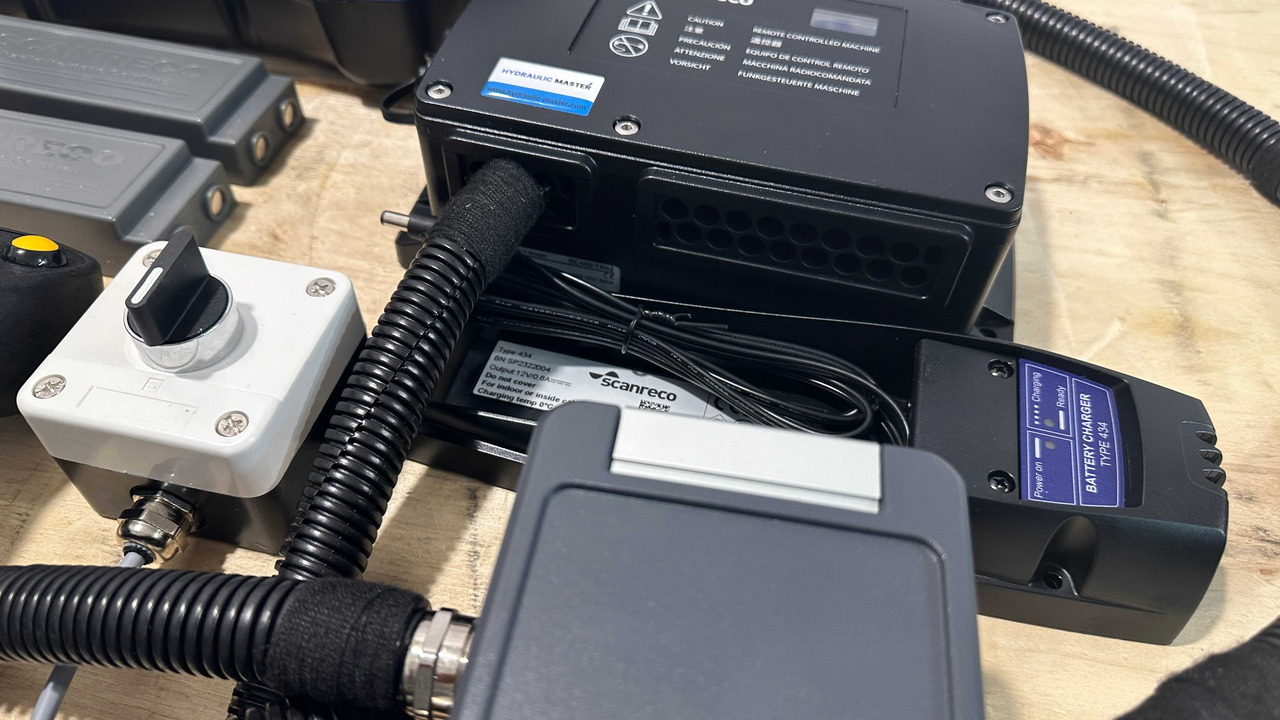 Forsttechnik Proportional Valve Walvoil DPX100 with Control Scanreco RC400 and JP Joysticks Danfoss for Parker, Nordhyraulic, Fassi, Hiab: das Bild 18 Forsttechnik Proportional Valve Walvoil DPX100 with Control Scanreco RC400 and JP Joysticks Danfoss for Parker, Nordhyraulic, Fassi, Hiab: das Bild 18