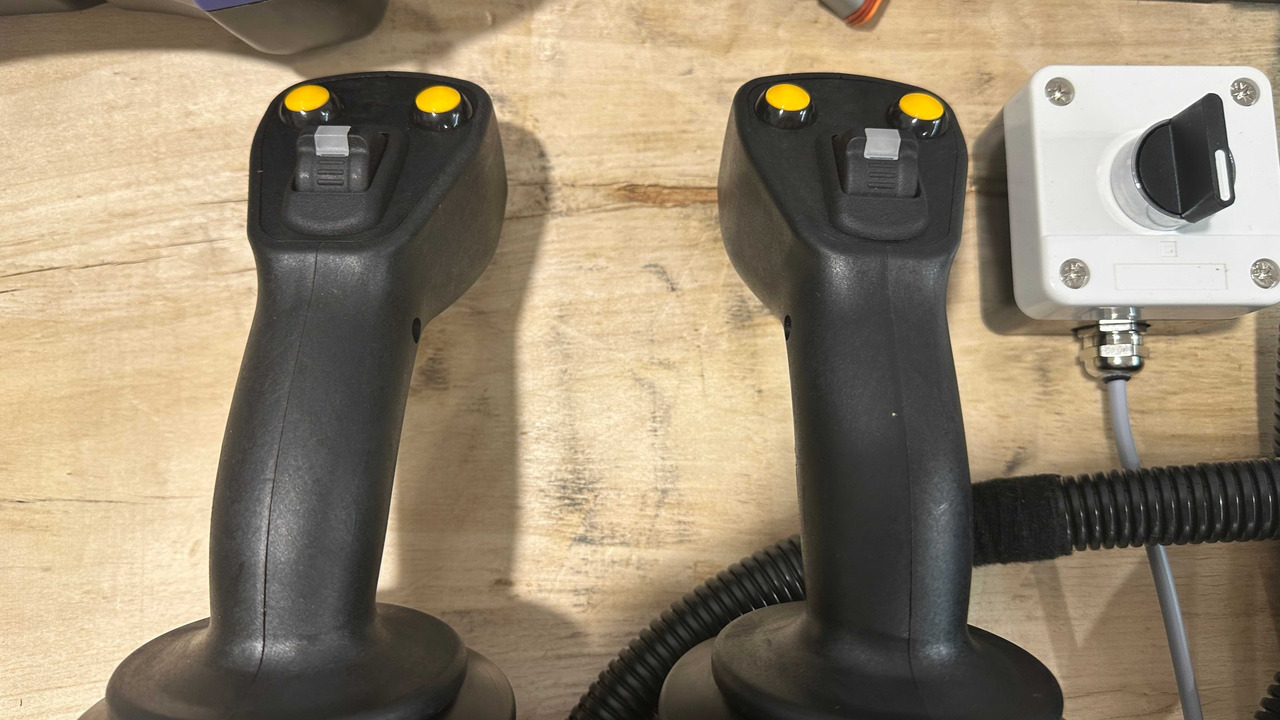 Forsttechnik Proportional Valve Walvoil DPX100 with Control Scanreco RC400 and JP Joysticks Danfoss for Parker, Nordhyraulic, Fassi, Hiab: das Bild 7 Forsttechnik Proportional Valve Walvoil DPX100 with Control Scanreco RC400 and JP Joysticks Danfoss for Parker, Nordhyraulic, Fassi, Hiab: das Bild 7