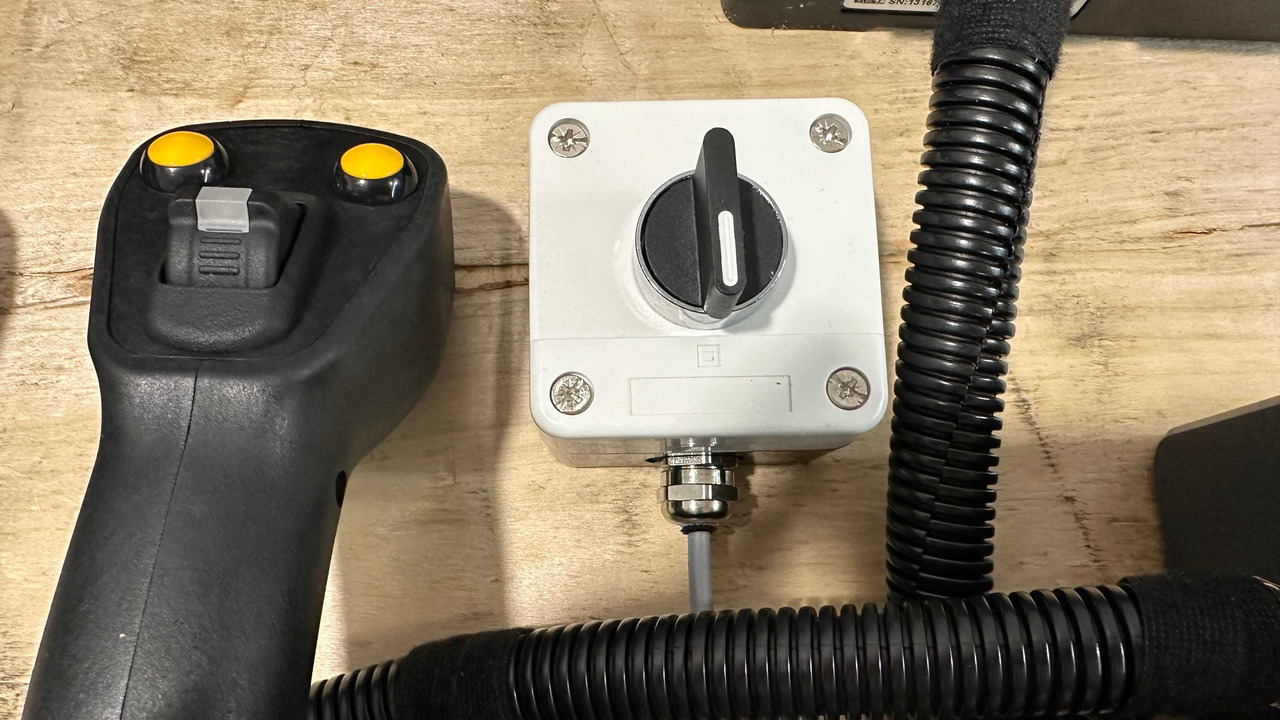 Forsttechnik Proportional Valve Walvoil DPX100 with Control Scanreco RC400 and JP Joysticks Danfoss for Parker, Nordhyraulic, Fassi, Hiab: das Bild 16 Forsttechnik Proportional Valve Walvoil DPX100 with Control Scanreco RC400 and JP Joysticks Danfoss for Parker, Nordhyraulic, Fassi, Hiab: das Bild 16