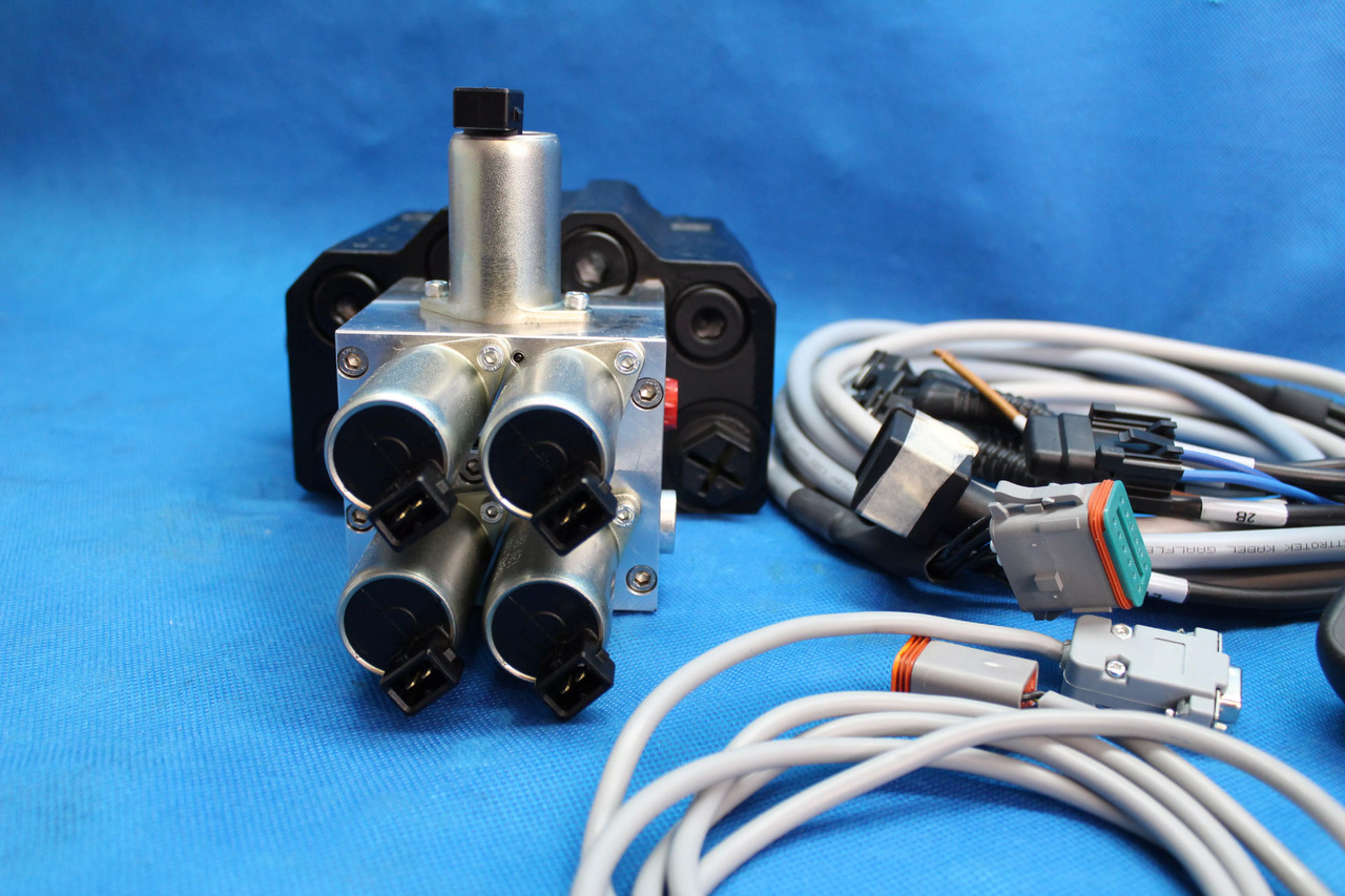 Joystick + AKON LVM92 Proportional Valve 90 L/Min 2 Sections for Loader, Closed - Frontlader für Traktor für LKW: das Bild 3 Joystick + AKON LVM92 Proportional Valve 90 L/Min 2 Sections for Loader, Closed - Frontlader für Traktor für LKW: das Bild 3