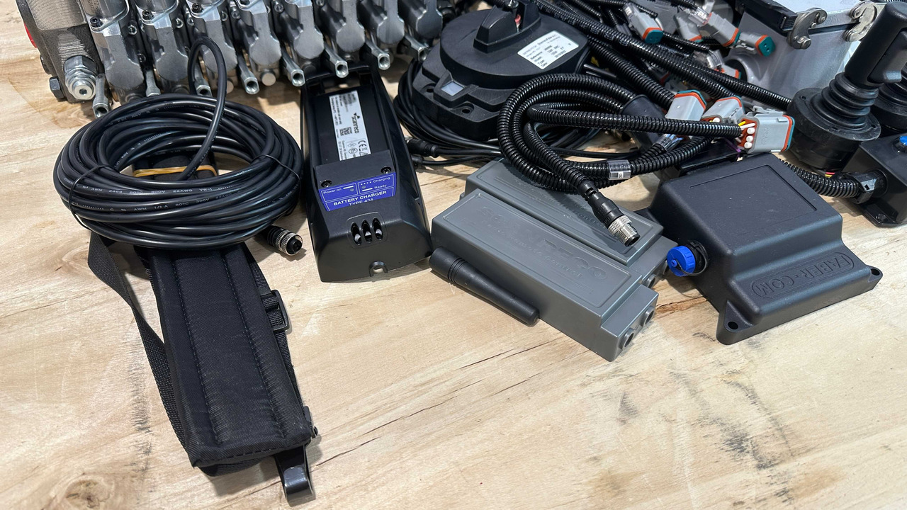 Set Scanreco RC400 with Walvoil DPX100 Fassi, Effer, Atlas, Manitou - Rückewagen: das Bild 4 Set Scanreco RC400 with Walvoil DPX100 Fassi, Effer, Atlas, Manitou - Rückewagen: das Bild 4