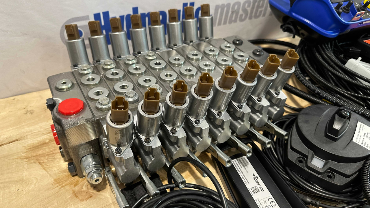 Set Scanreco RC400 with Walvoil DPX100 Fassi, Effer, Atlas, Manitou - Rückewagen: das Bild 2 Set Scanreco RC400 with Walvoil DPX100 Fassi, Effer, Atlas, Manitou - Rückewagen: das Bild 2