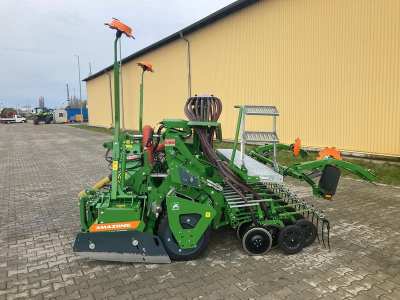 Amazone KX3001 + AVANT3002NUR 320HA - Säkombination: das Bild 2 Amazone KX3001 + AVANT3002NUR 320HA - Säkombination: das Bild 2