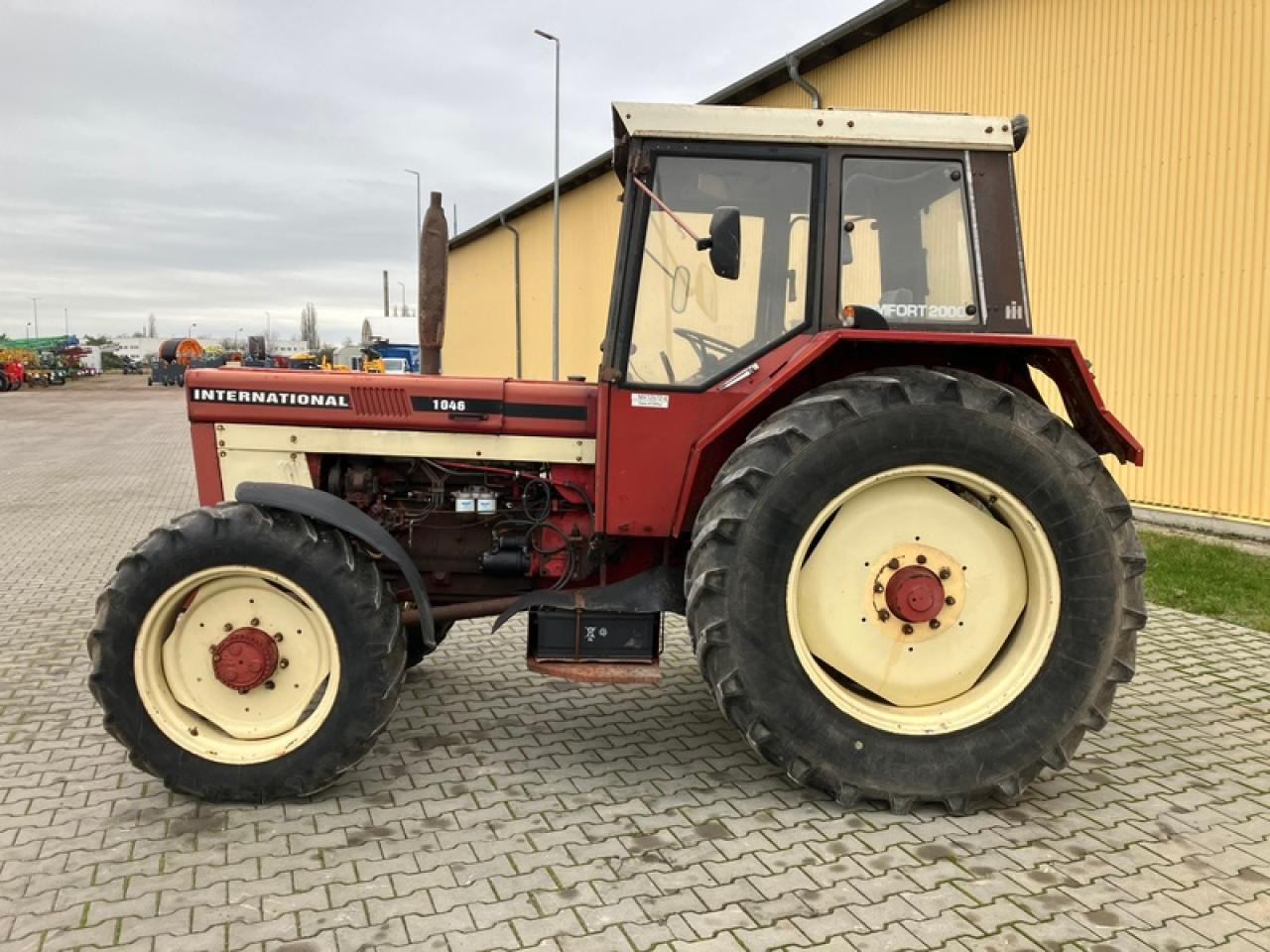 Case-IH 1046 AS - Traktor: das Bild 2 Case-IH 1046 AS - Traktor: das Bild 2