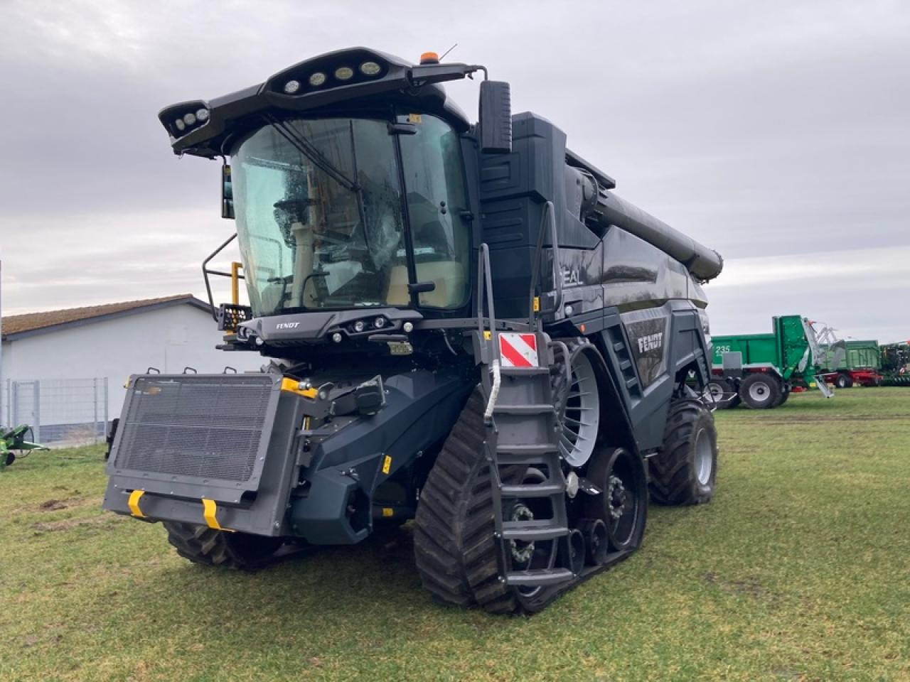 Fendt IDEAL 9 INKL. SCHNEIDWERK+WAGEN - Mähdrescher: das Bild 2 Fendt IDEAL 9 INKL. SCHNEIDWERK+WAGEN - Mähdrescher: das Bild 2