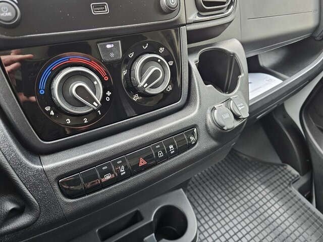 Kastenwagen FIAT Ducato 35 L3H2 180PS 13m³ Voll-LED 260° CarPlay...: das Bild 13 Kastenwagen FIAT Ducato 35 L3H2 180PS 13m³ Voll-LED 260° CarPlay...: das Bild 13