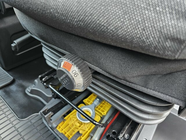 IVECO Daily 35S18HA8V DOKA Hi-Matic 12m³ 2xSchiebetür... - Kastenwagen, Transporter mit Doppelkabine: das Bild 4 IVECO Daily 35S18HA8V DOKA Hi-Matic 12m³ 2xSchiebetür... - Kastenwagen, Transporter mit Doppelkabine: das Bild 4