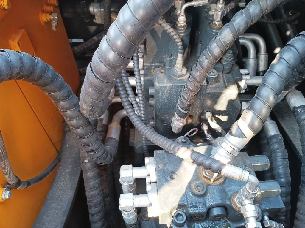 Hyundai 220 - Kettenbagger: das Bild 3 Hyundai 220 - Kettenbagger: das Bild 3